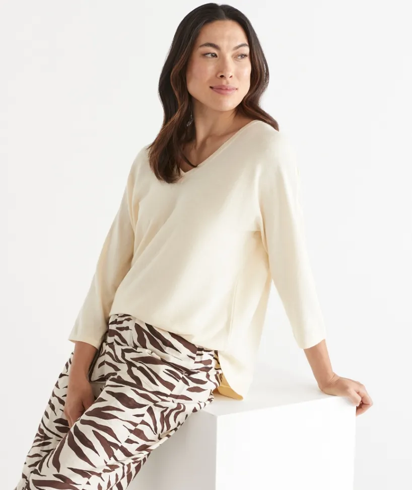 Sussan Knitwear|Tops>Curved Hem V Neck Jumper