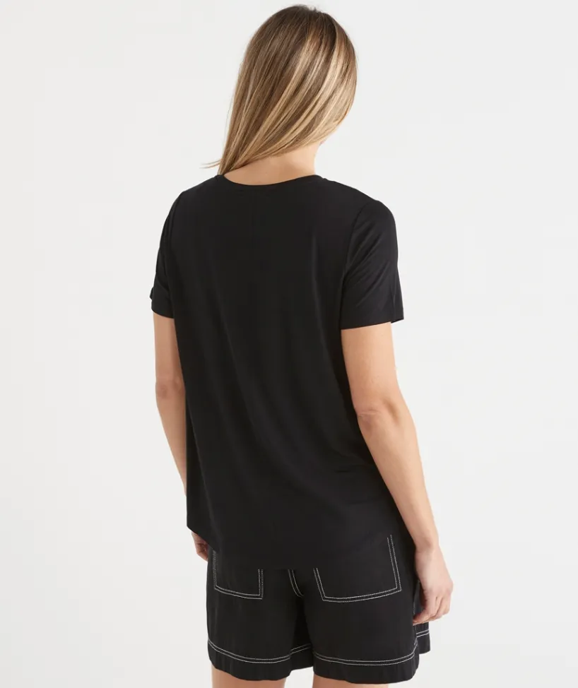 Sussan Tops|T-Shirts>Seam Detail Curve Hem Tee