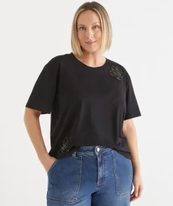 Sussan Tops|T-Shirts>Sequin Flower Embellished T-Shirt