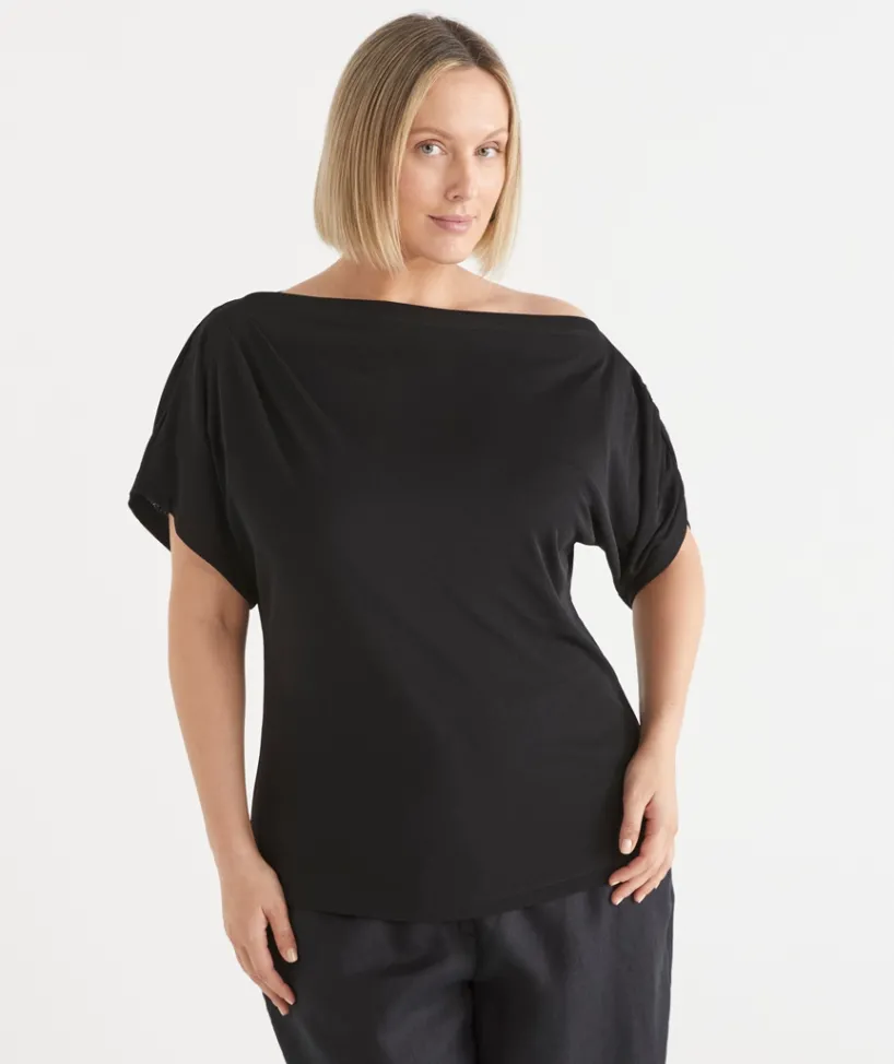 Sussan Tops|T-Shirts>Textured Asymmetric Short Sleeve Top